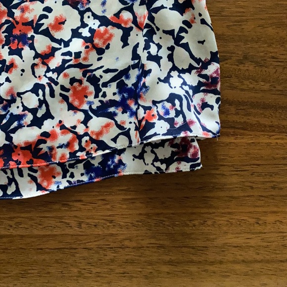 ⚡️ 5/$10 DKNYC Flowy Floral Sleeveless Blouse - Picture 10 of 11